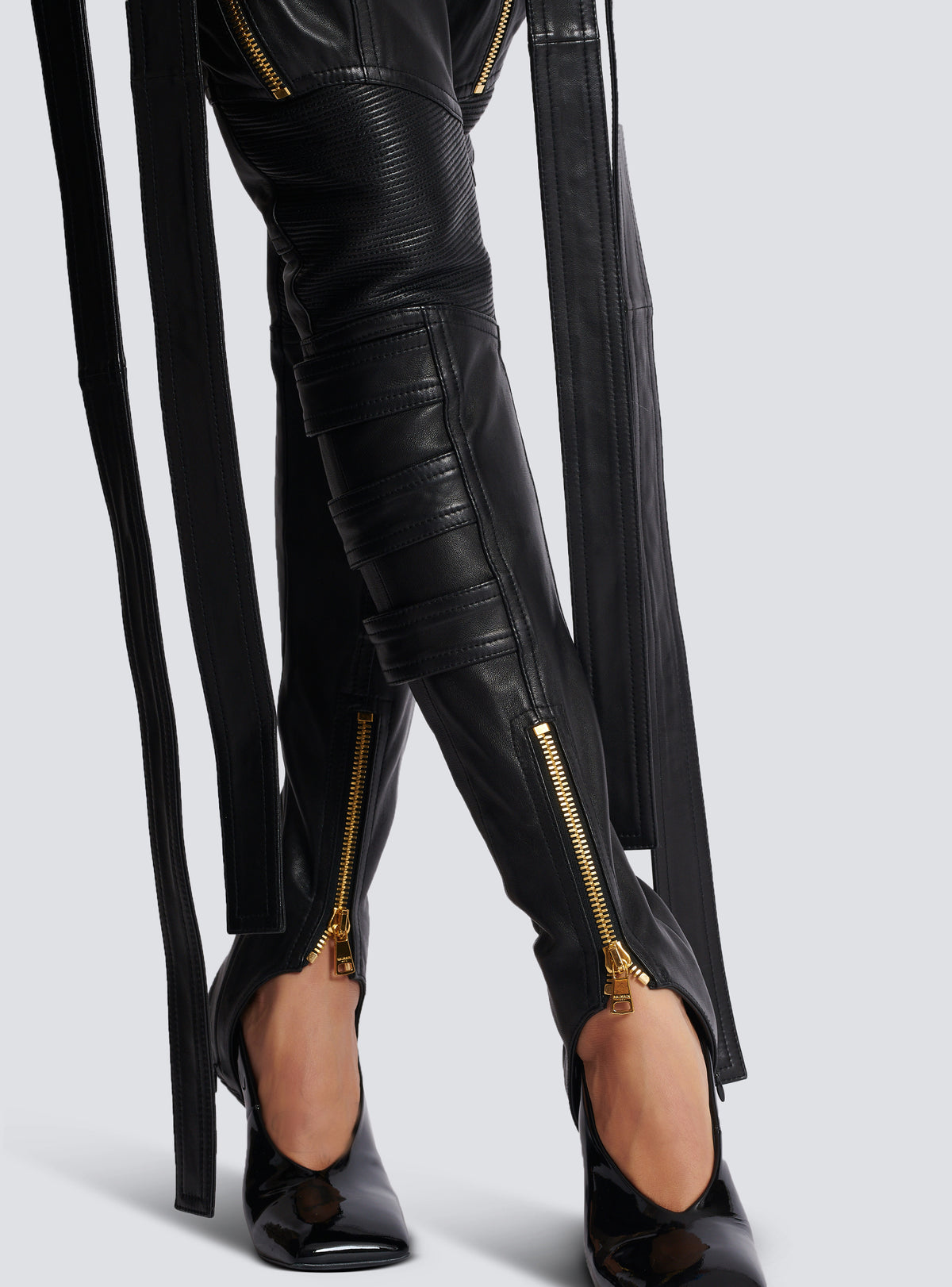 Pantalon cargo en cuir à sangles - Noir