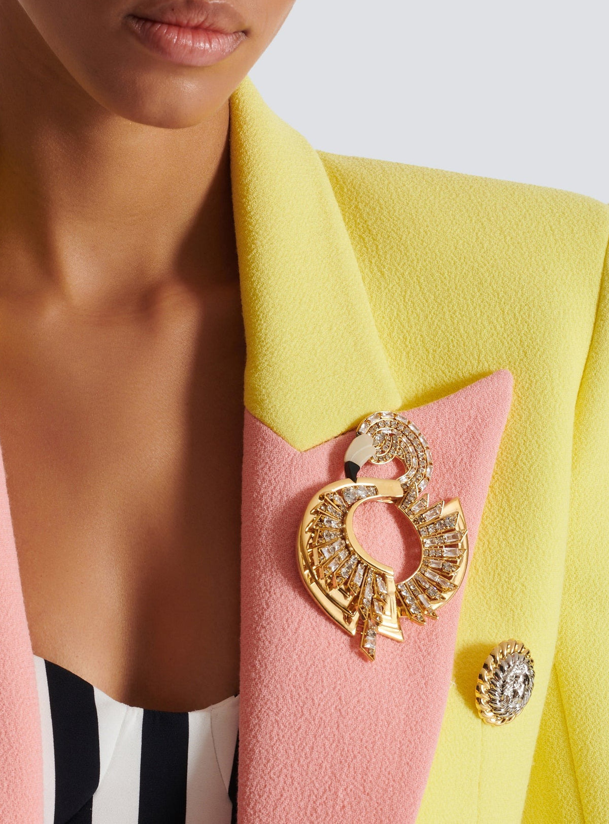 Broche Flamant Rose en laiton et cristaux - Or Fort & Cristal