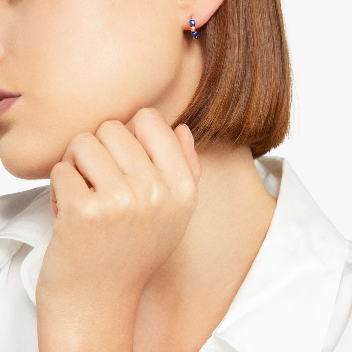 SMALL OPEN CIRCLE EARRINGS IN 9K ROSE GOLD WITH MINI GRANELLI IN 9K ROSE GOLD AND BLUE CERAMIC. SOLD AS A PAIR.
