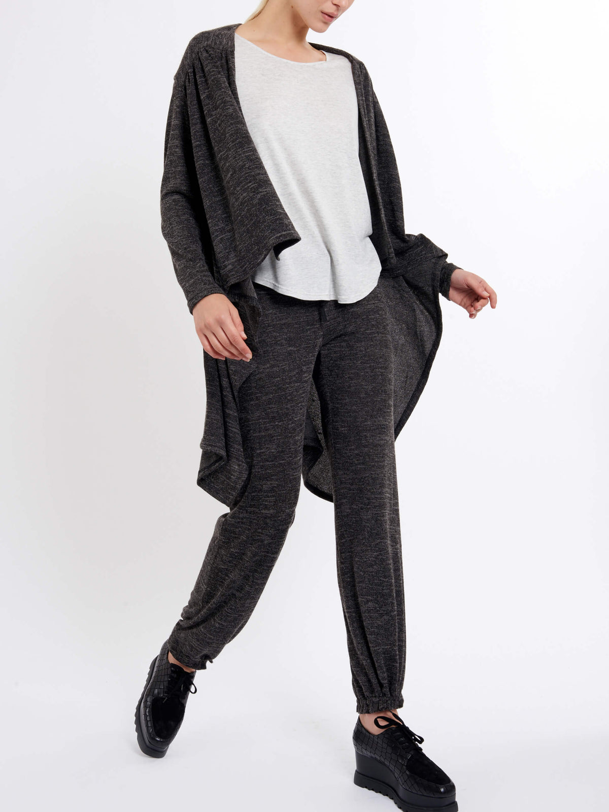 Jaguar Grey / Cardigan Doris