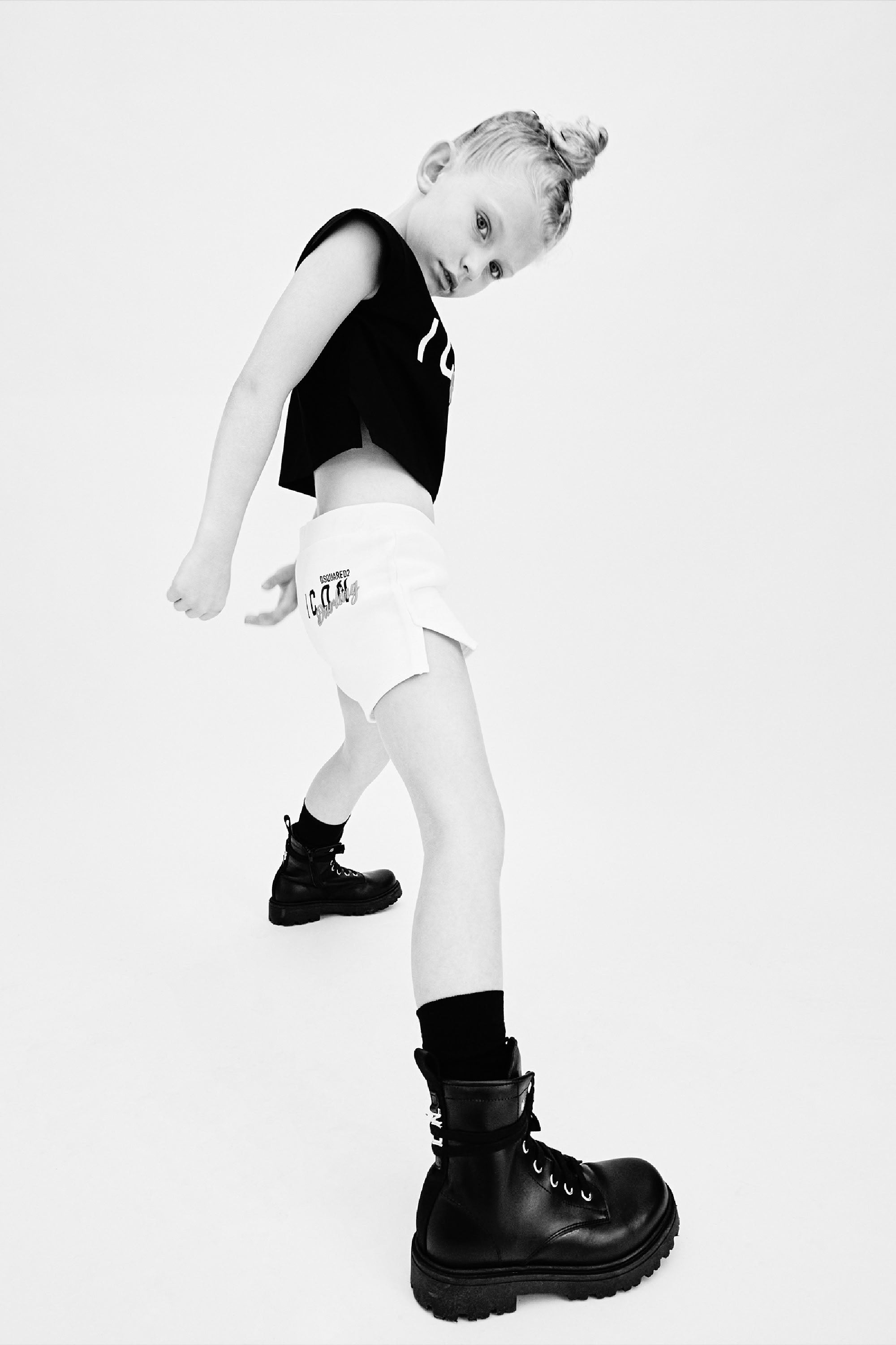 Elasticated waist shorts - Black