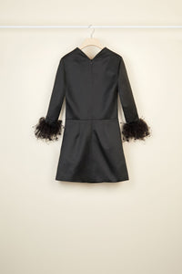 Robe en satin à poignets en plumes amovibles - Noir