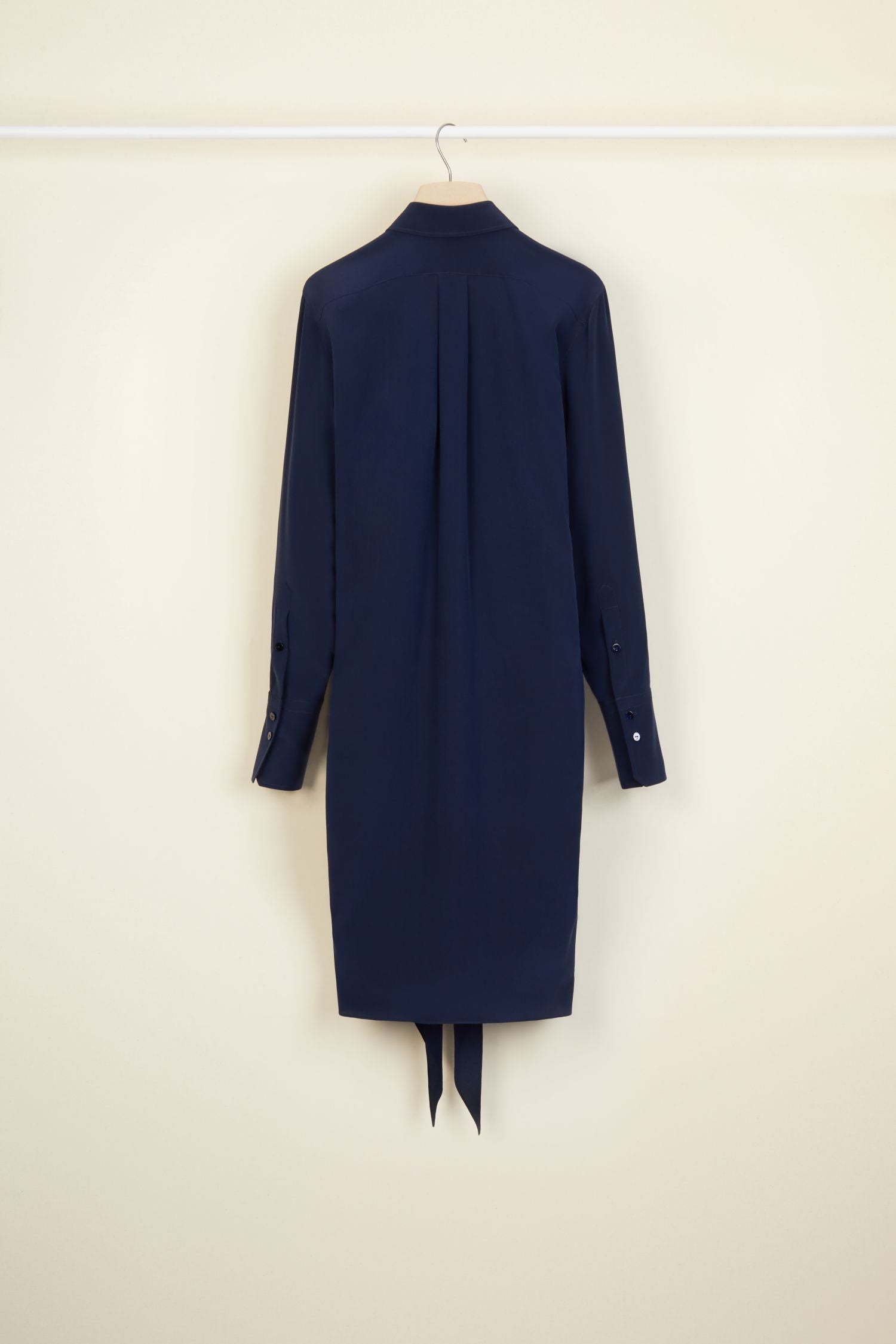 Robe chemise courte en soie à col lavallière - Bleu Marine
