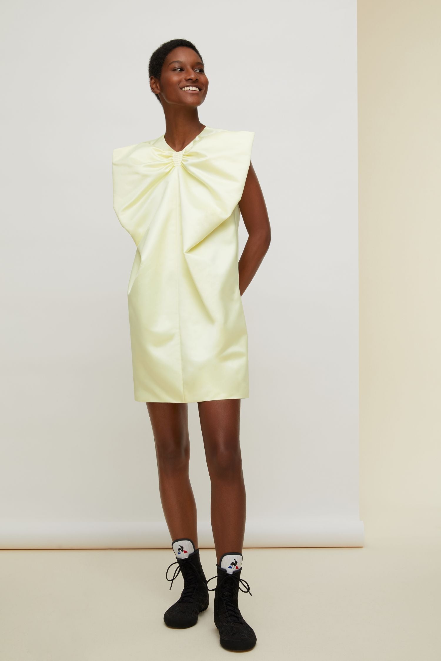 Robe en satin à maxi noeud - Jaune