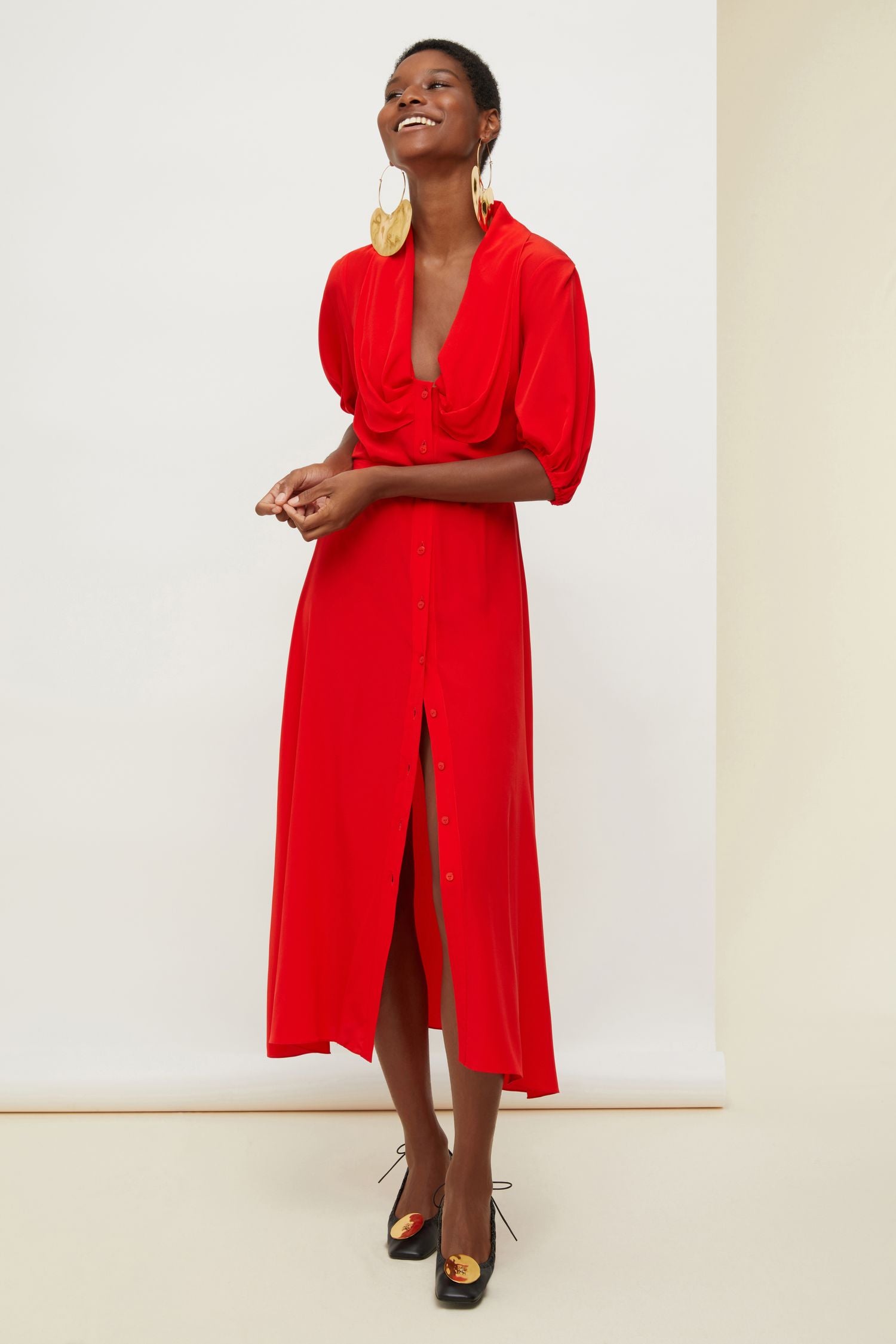 Robe chemise en soie à col drapé - Rouge