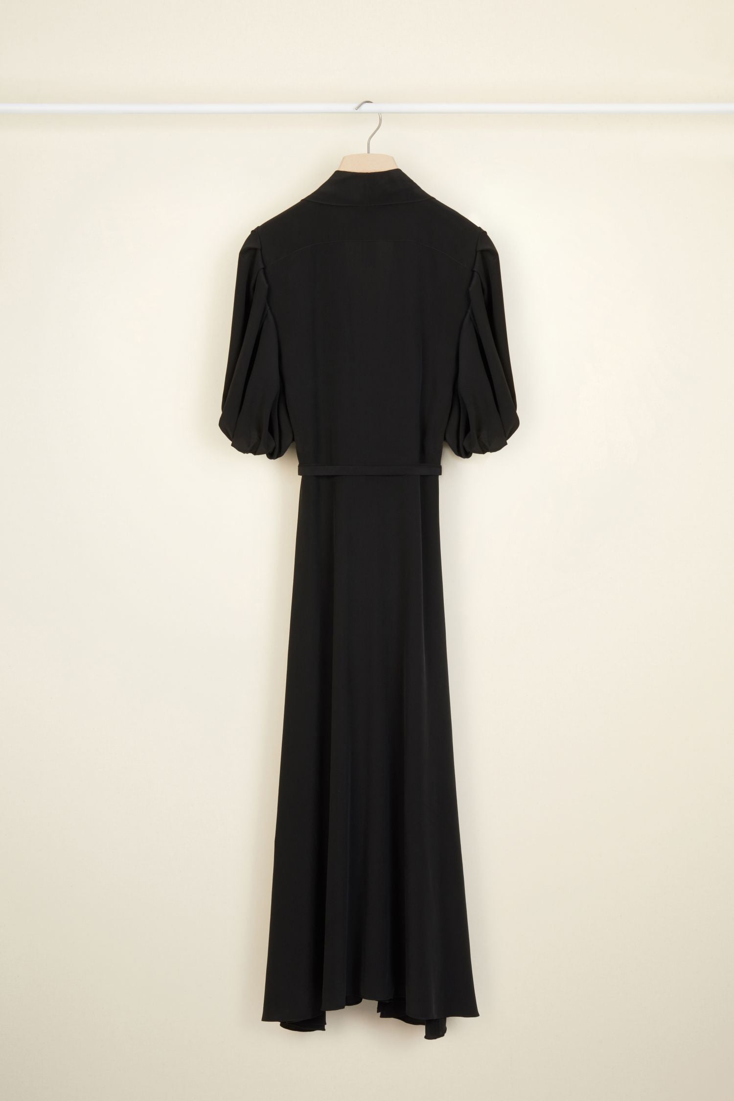 Robe chemise à col drapé en soie - Noir