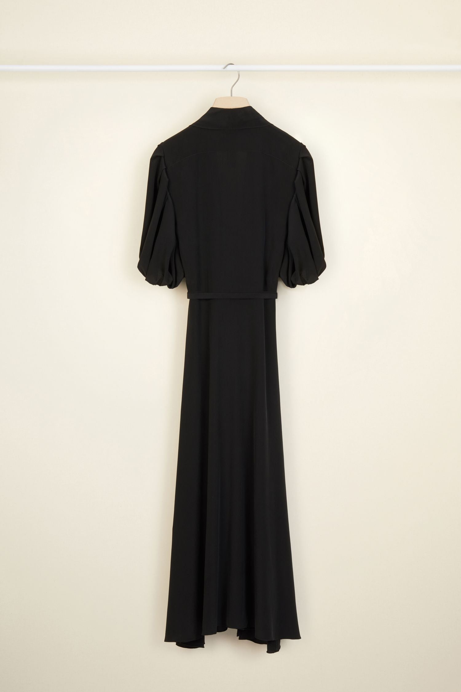 Robe chemise en soie à col drapé - Noir