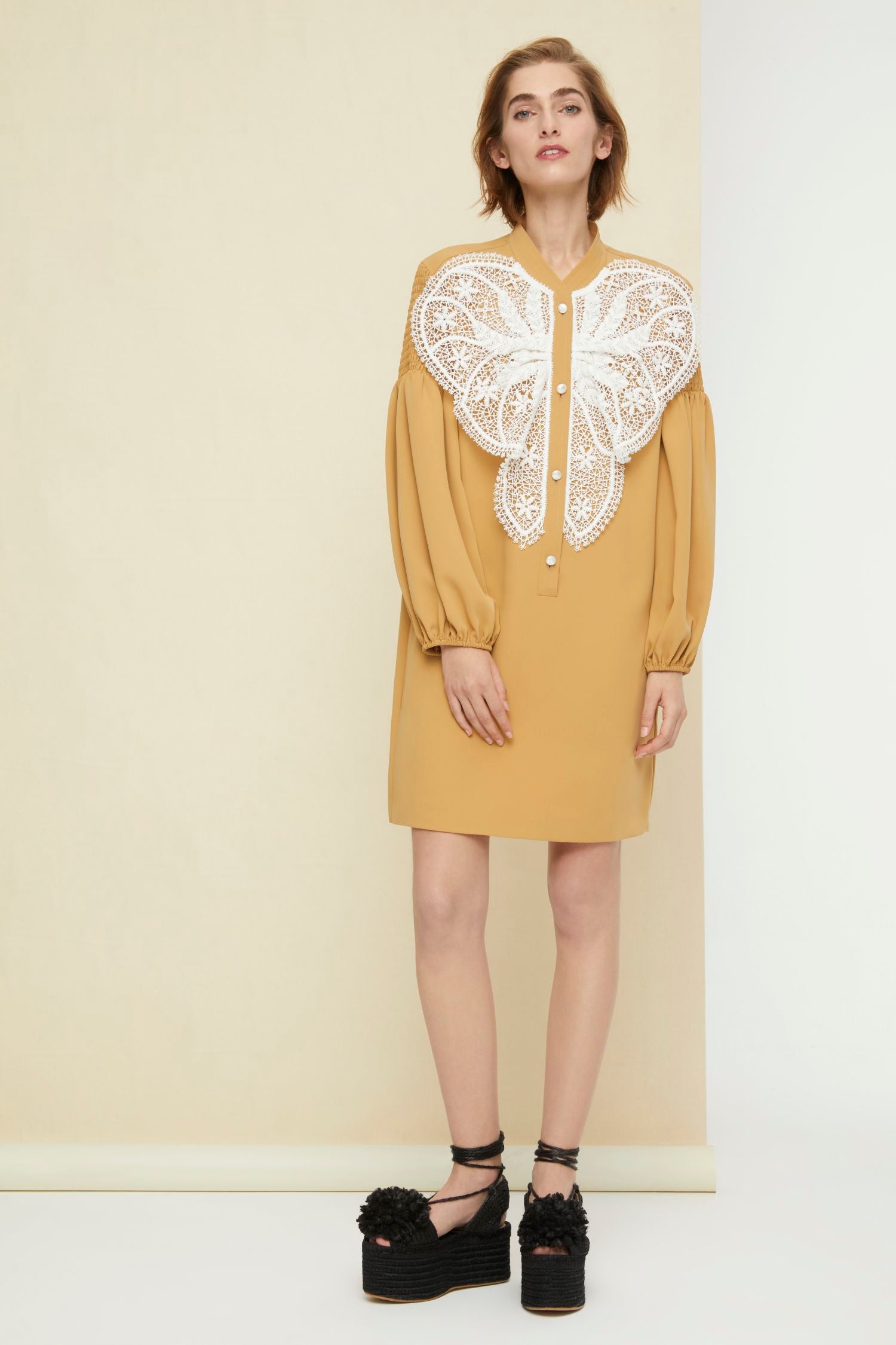 Robe à plastron en dentelle - Sable