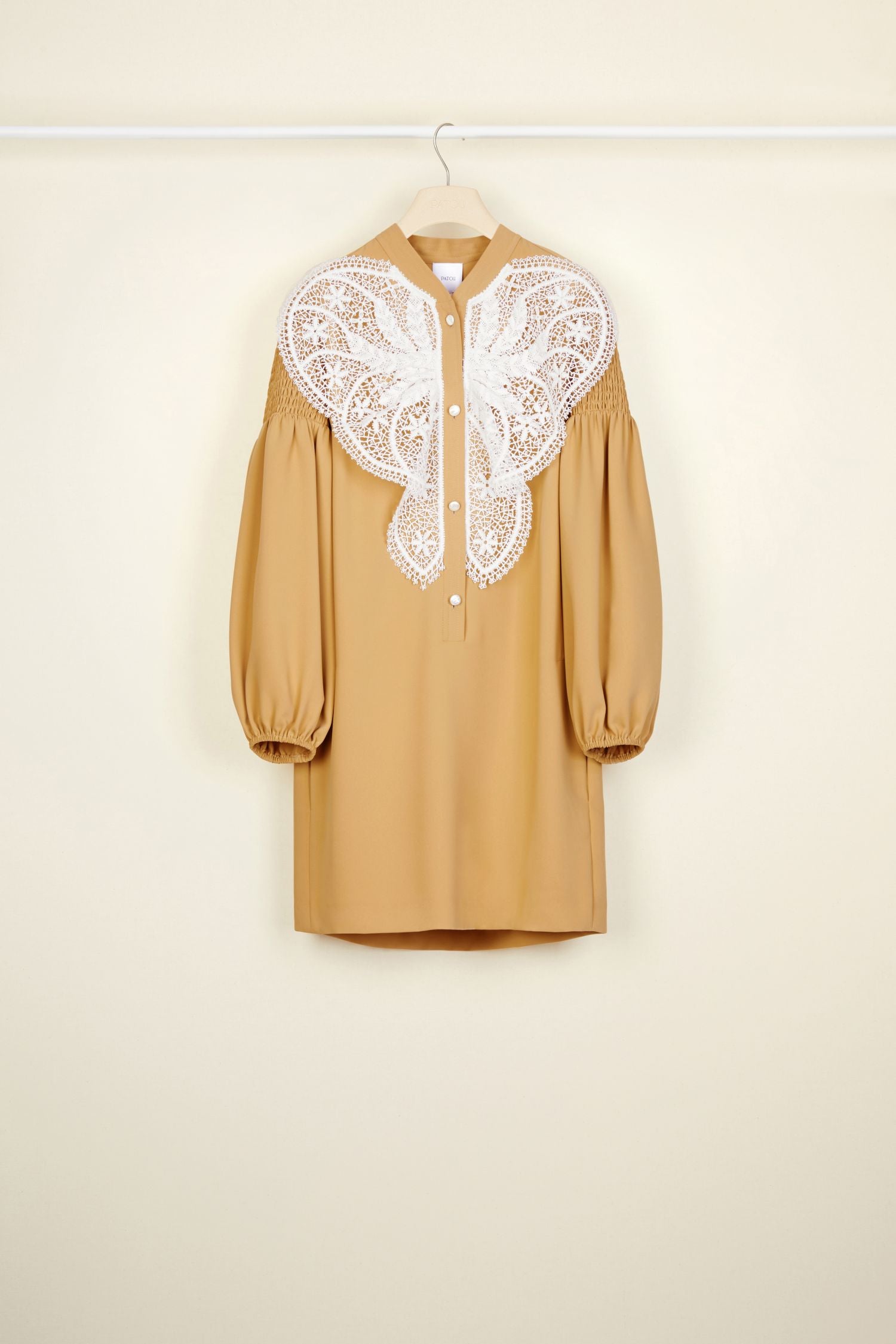 Robe à plastron en dentelle - Sable