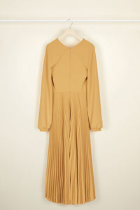 Pleated midi dress with twist collar - Sand