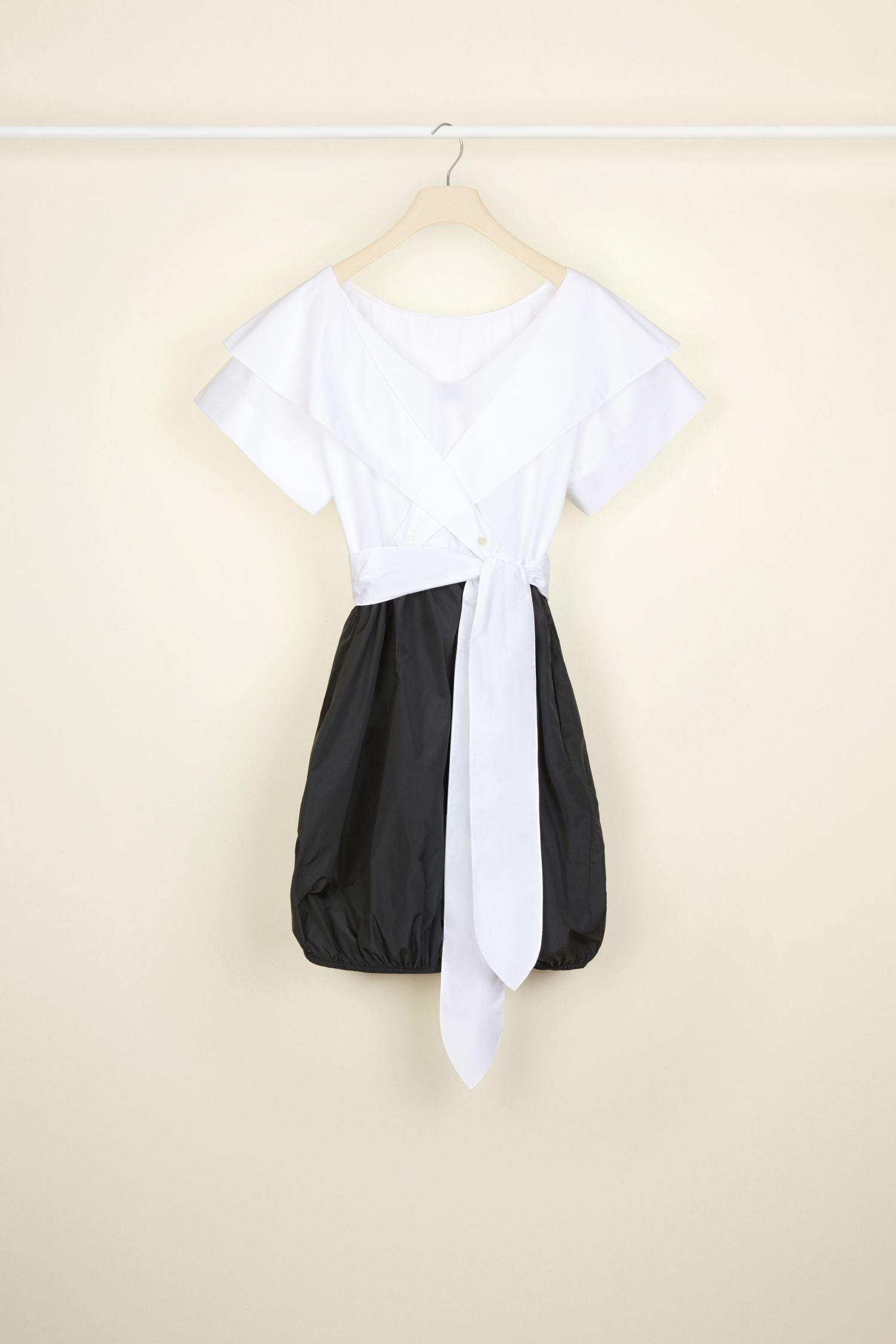 Robe boule en coton à dos croisé - Noir et Blanc