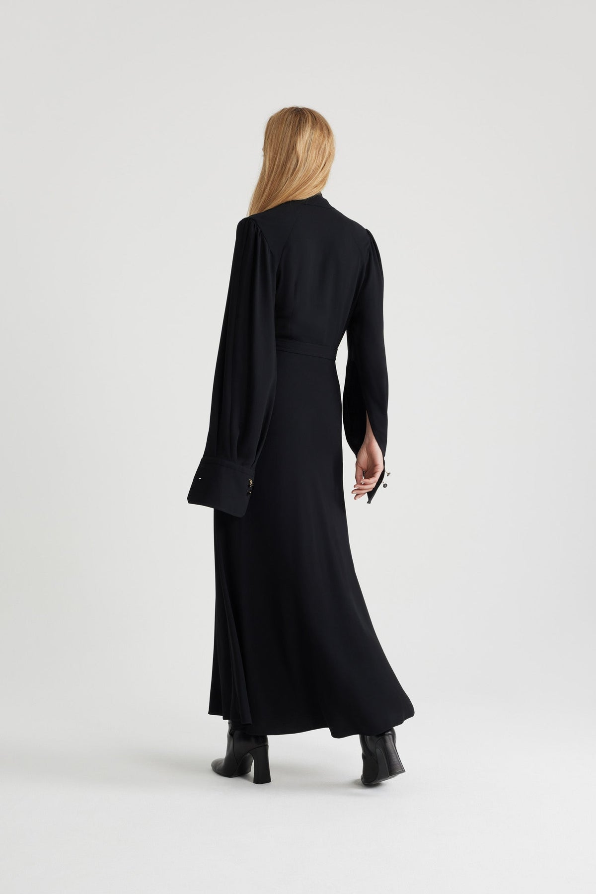 Black / Robe longue à bustier croisé en crêpe éco-responsable