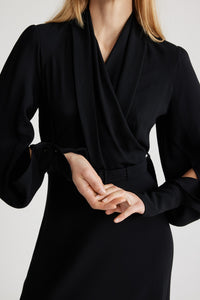 Black / Robe longue à bustier croisé en crêpe éco-responsable