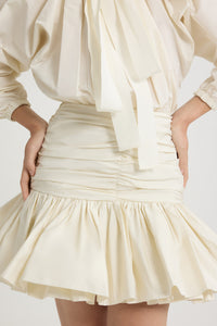 Ivory / Robe courte à manches bouffantes en faille recyclée
