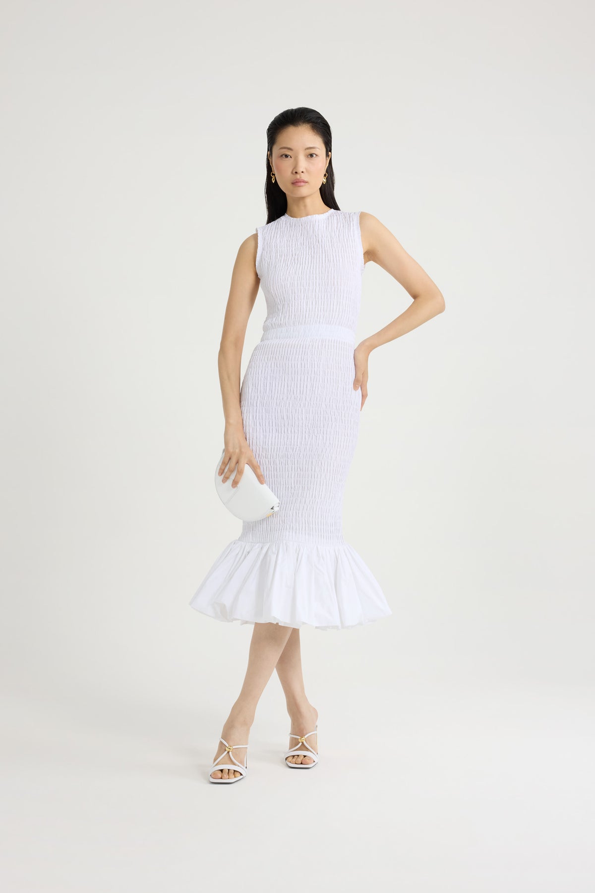 White / Robe midi smockée à ourlet volanté en faille recyclé