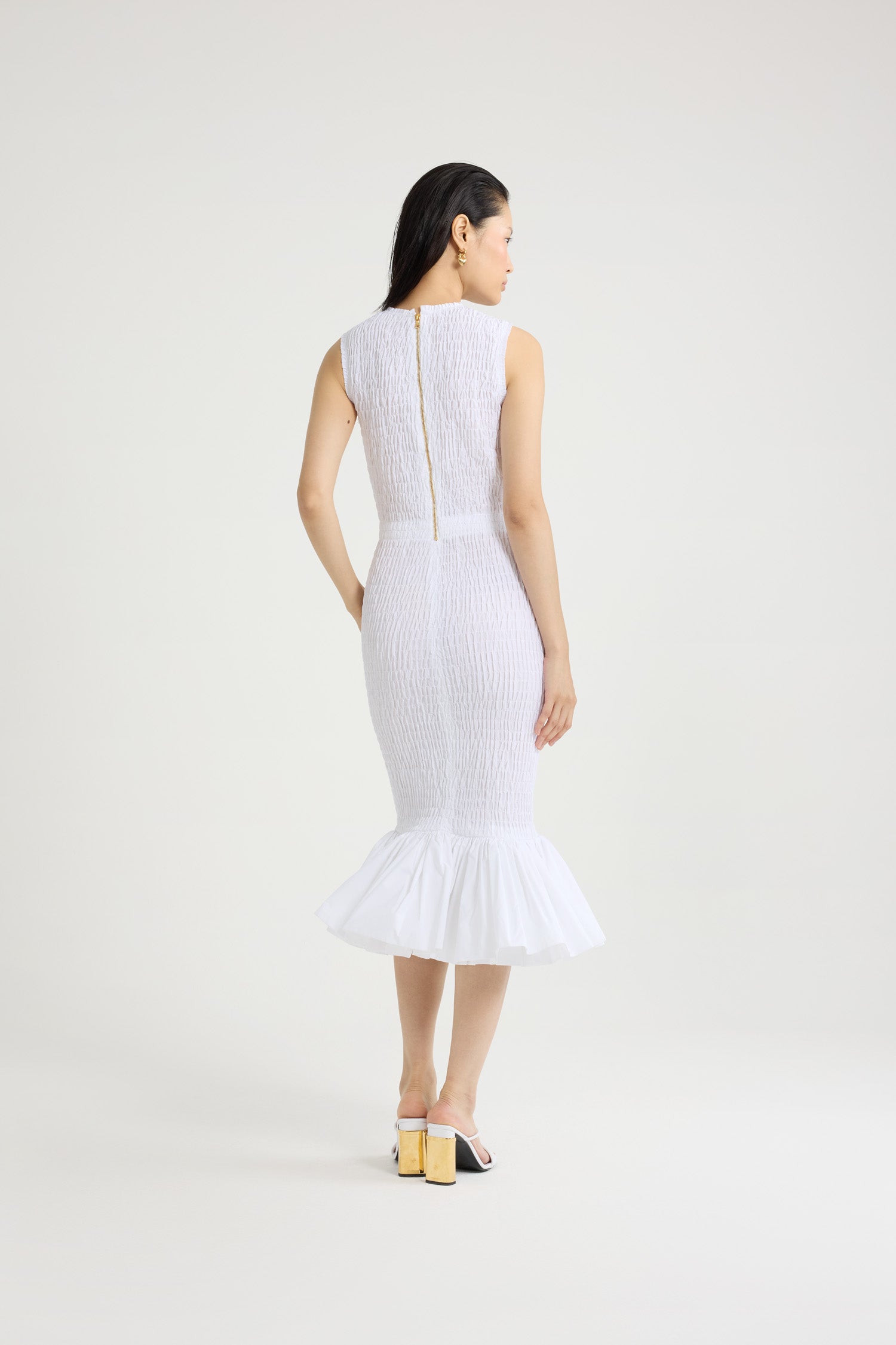 White / Robe midi smockée à ourlet volanté en faille recyclé