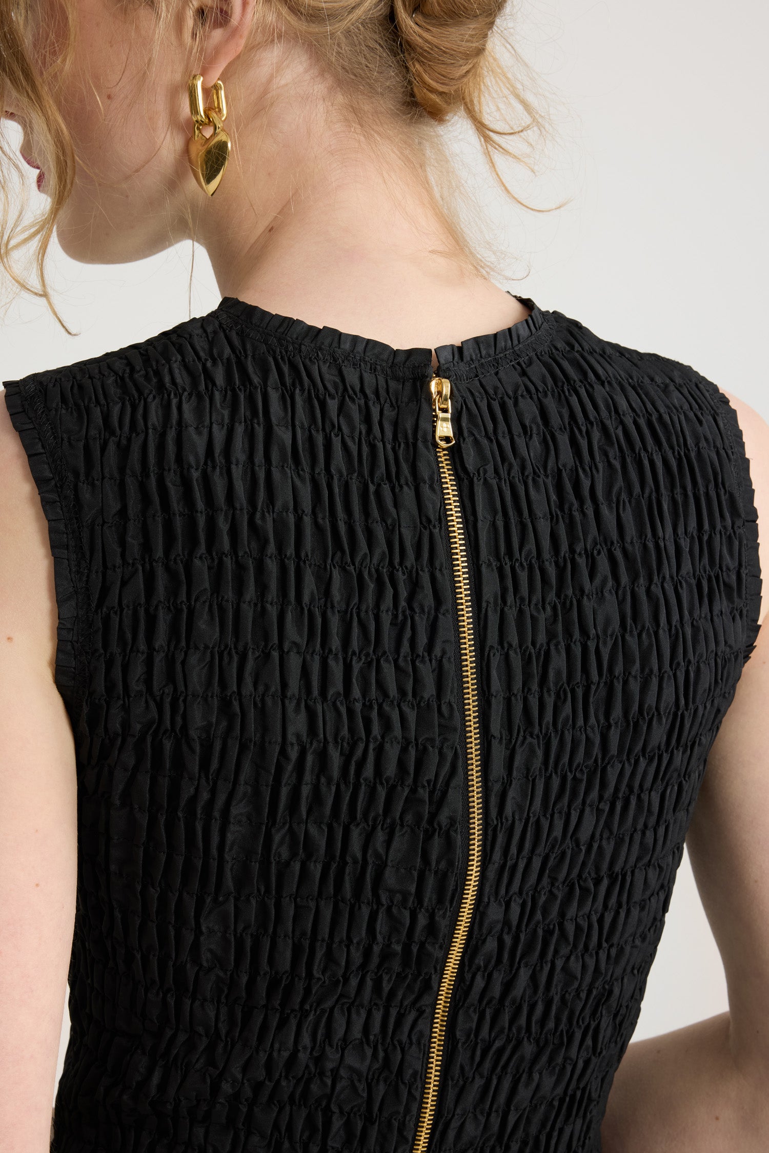 Robe midi smockée à ourlet volanté en faille - Noir