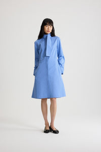 Ice Blue Stripes / Robe chemise à col foulard en popeline de coton bio