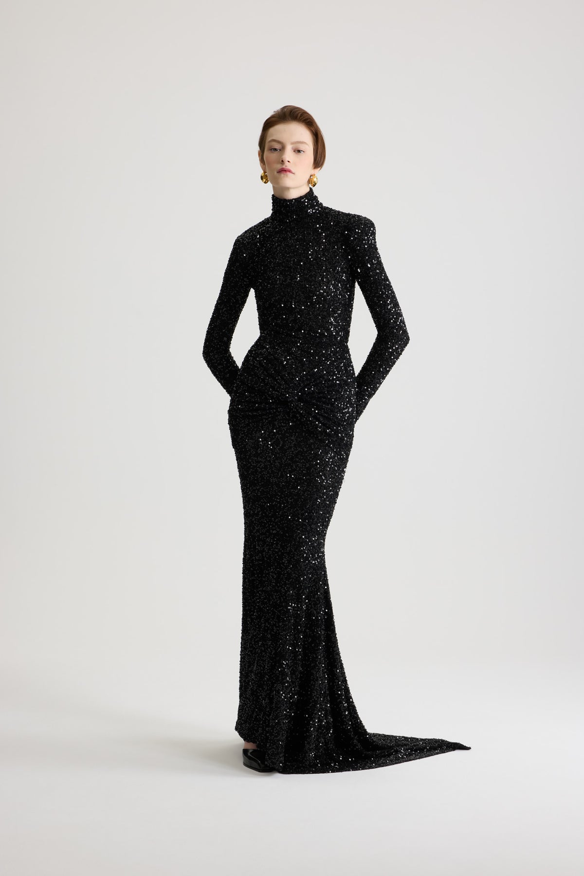 Black / Robe longue à sequins avec découpe au dos