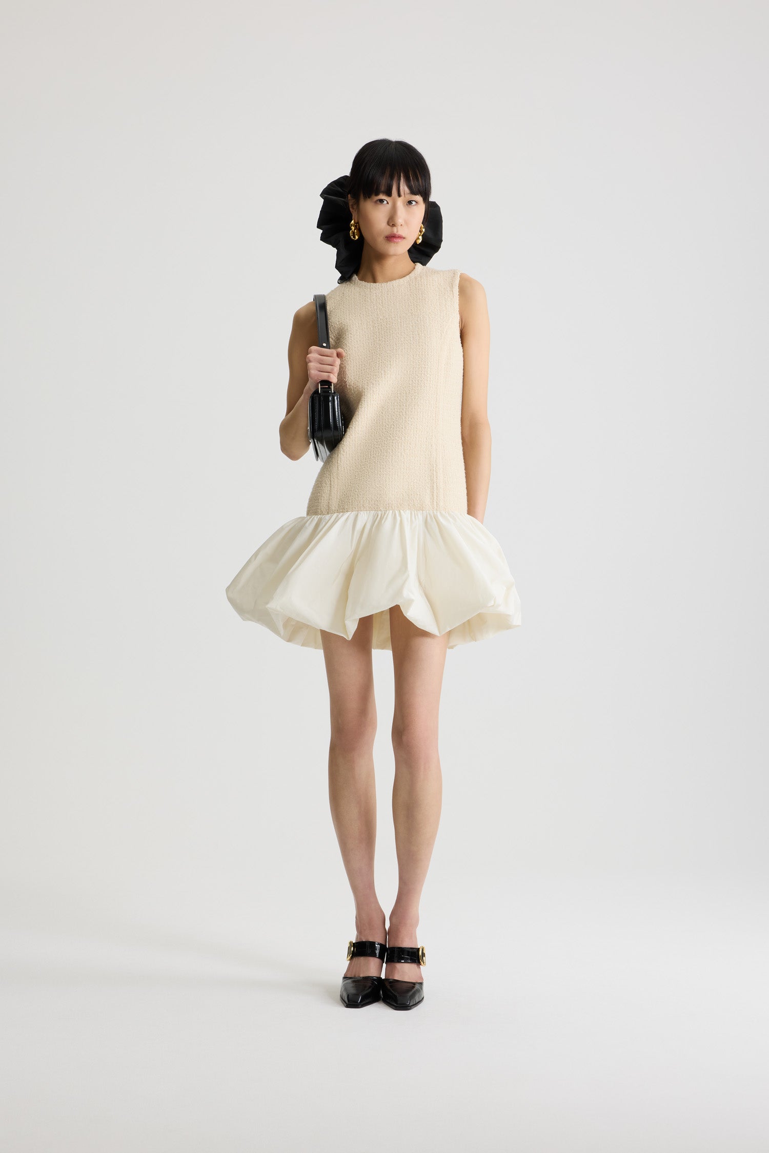 Snowberry White / Robe à ourlet volanté en tweed de laine mélangée éco-responsable et faille