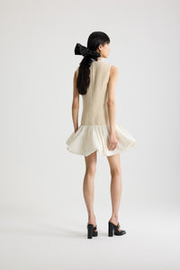 Snowberry White / Robe à ourlet volanté en tweed de laine mélangée éco-responsable et faille