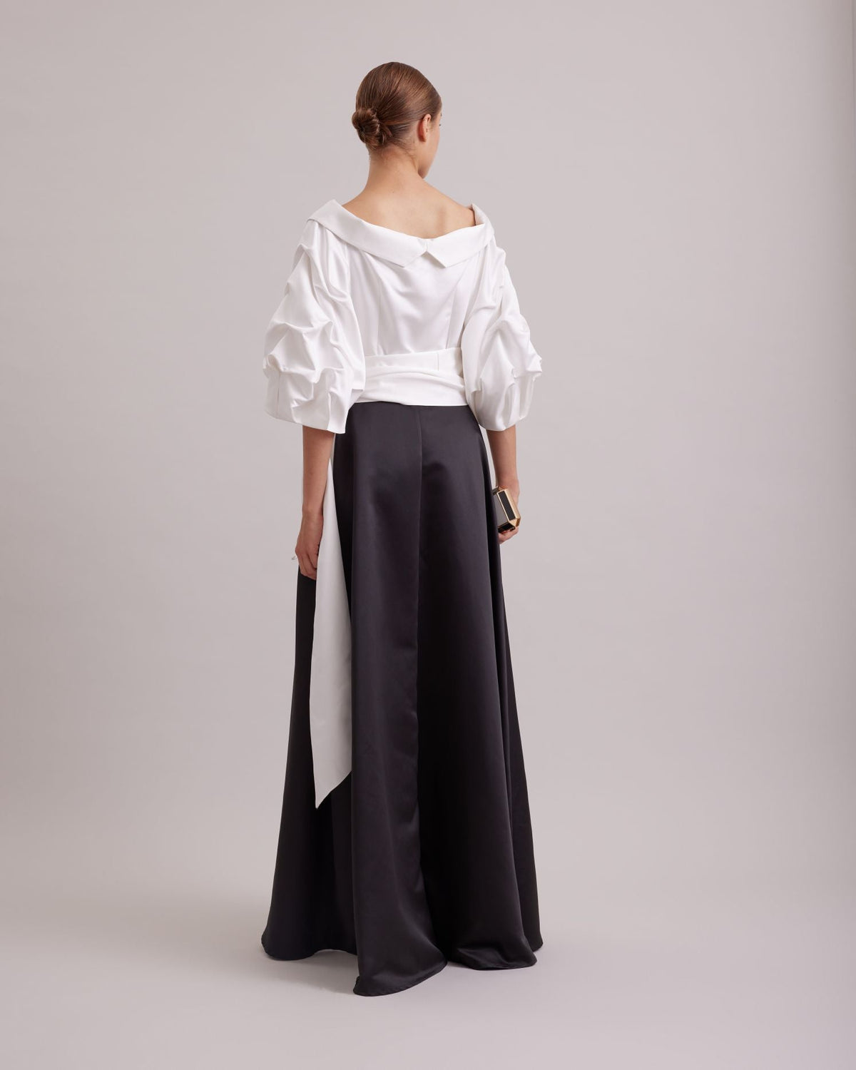 Robe Drama - Black & White