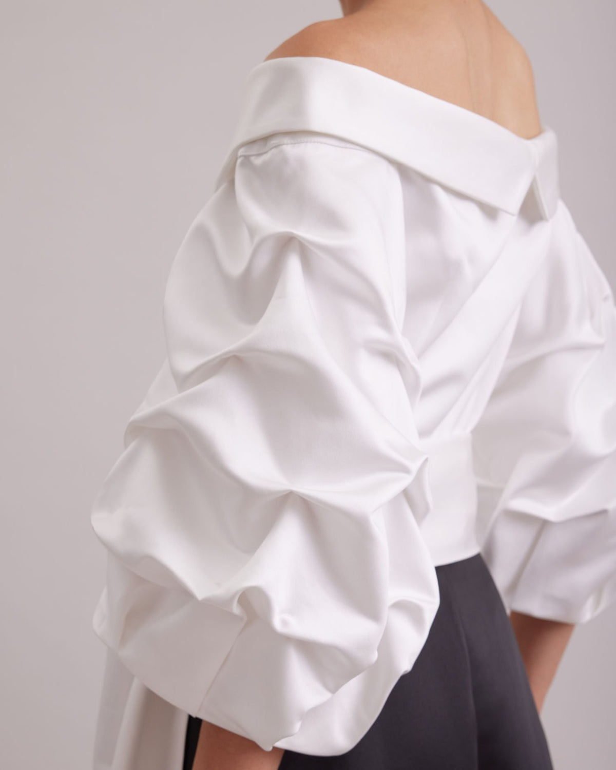 Robe Drama - Black & White
