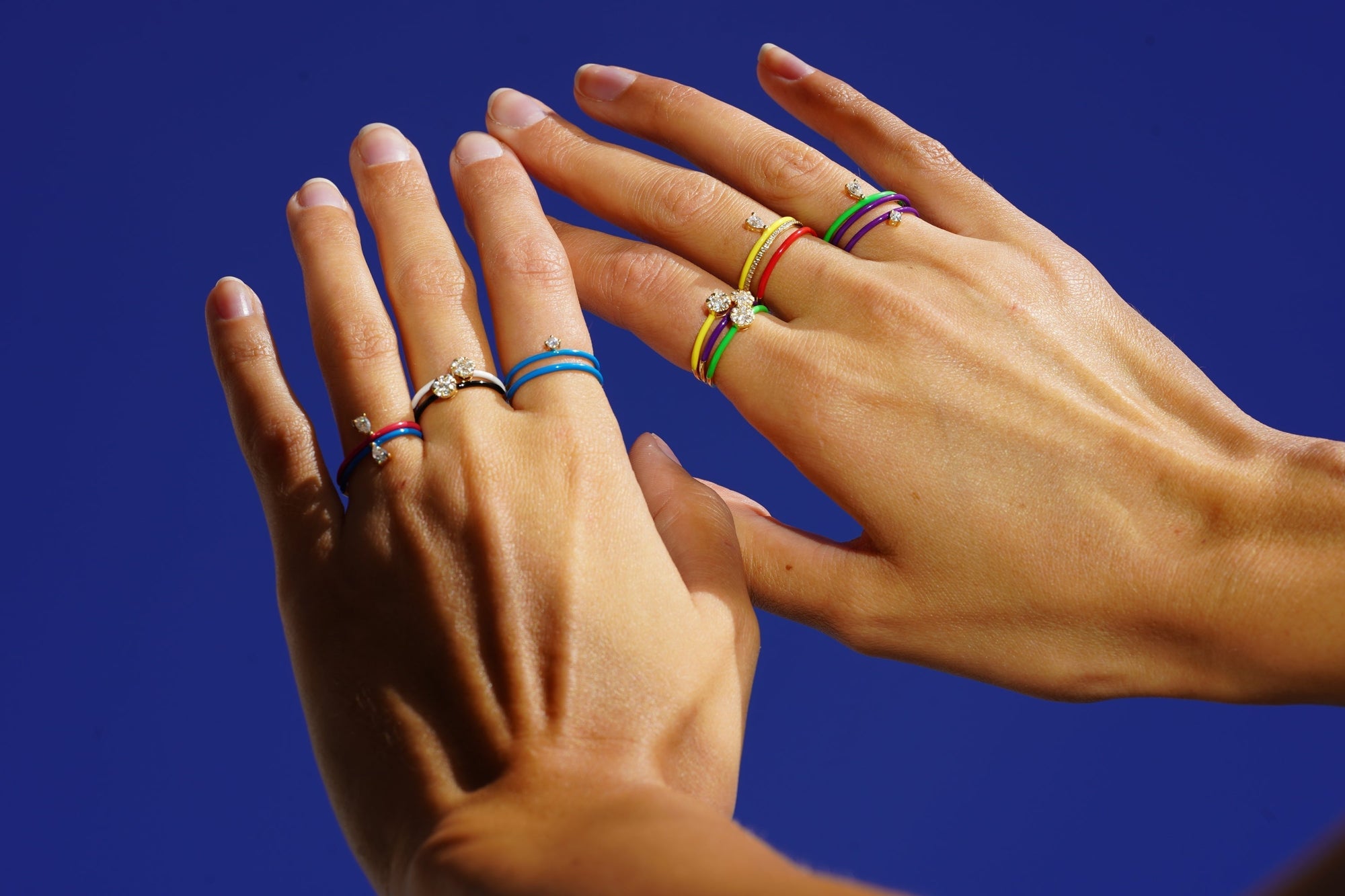 1qty RELIQUAT 450€/ QTY IN : 1-QTY OUT : 0- ST : 0% // Bague double anneau, émail bleu, diamant-Jaune