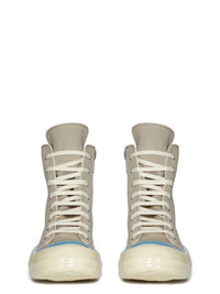 SNEAKS