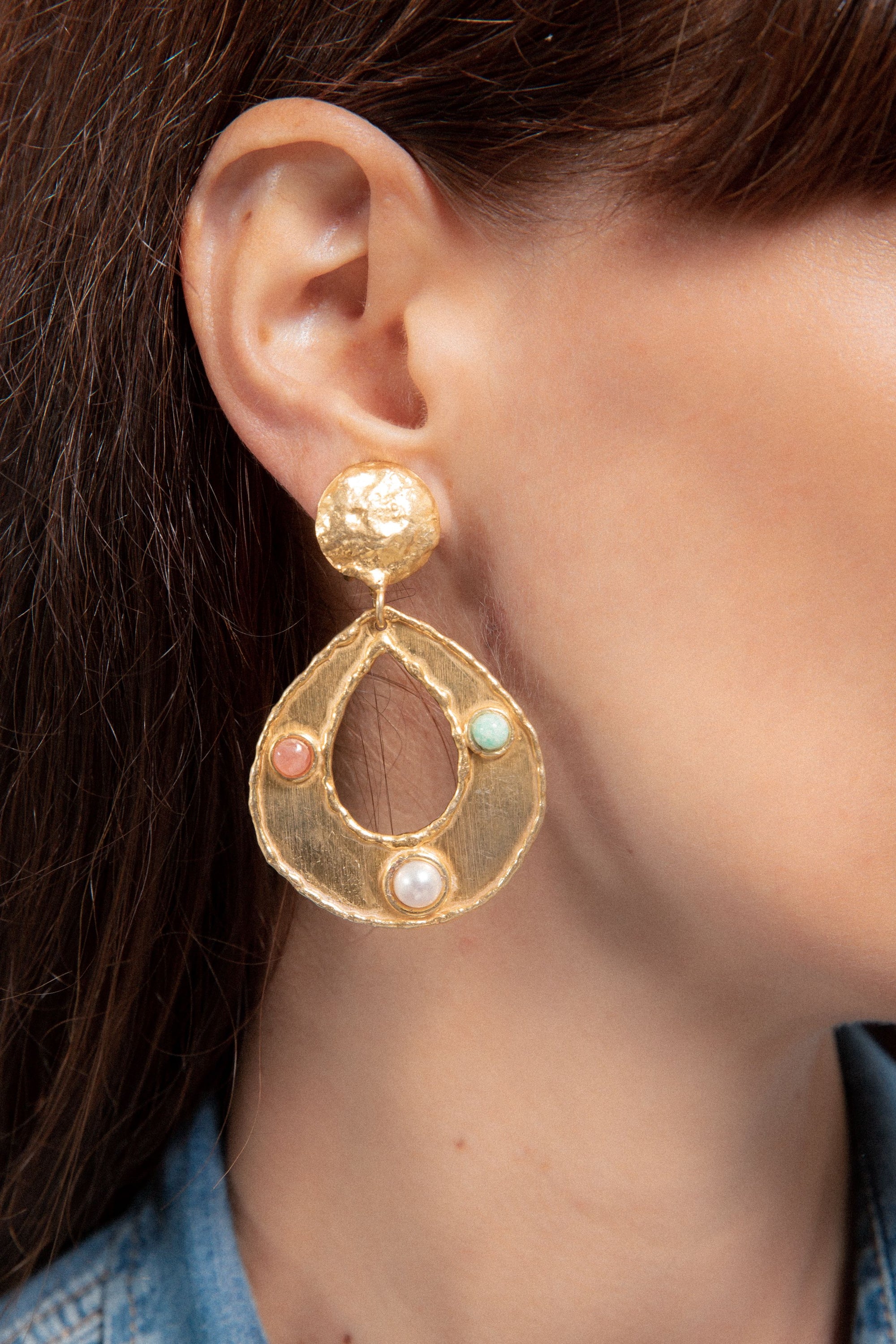Boucles d'oreilles Thalita dorées à l'or fin et multipierres - Multicolore