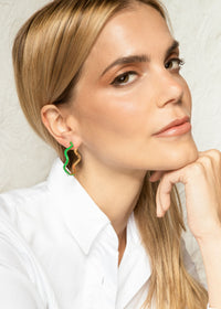 Boucles d'oreilles créoles Flow dorées à l'or fin et émail - Vert