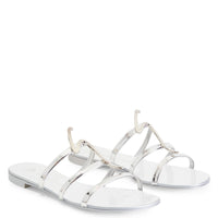 Souliers plats