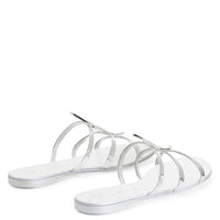 Souliers plats