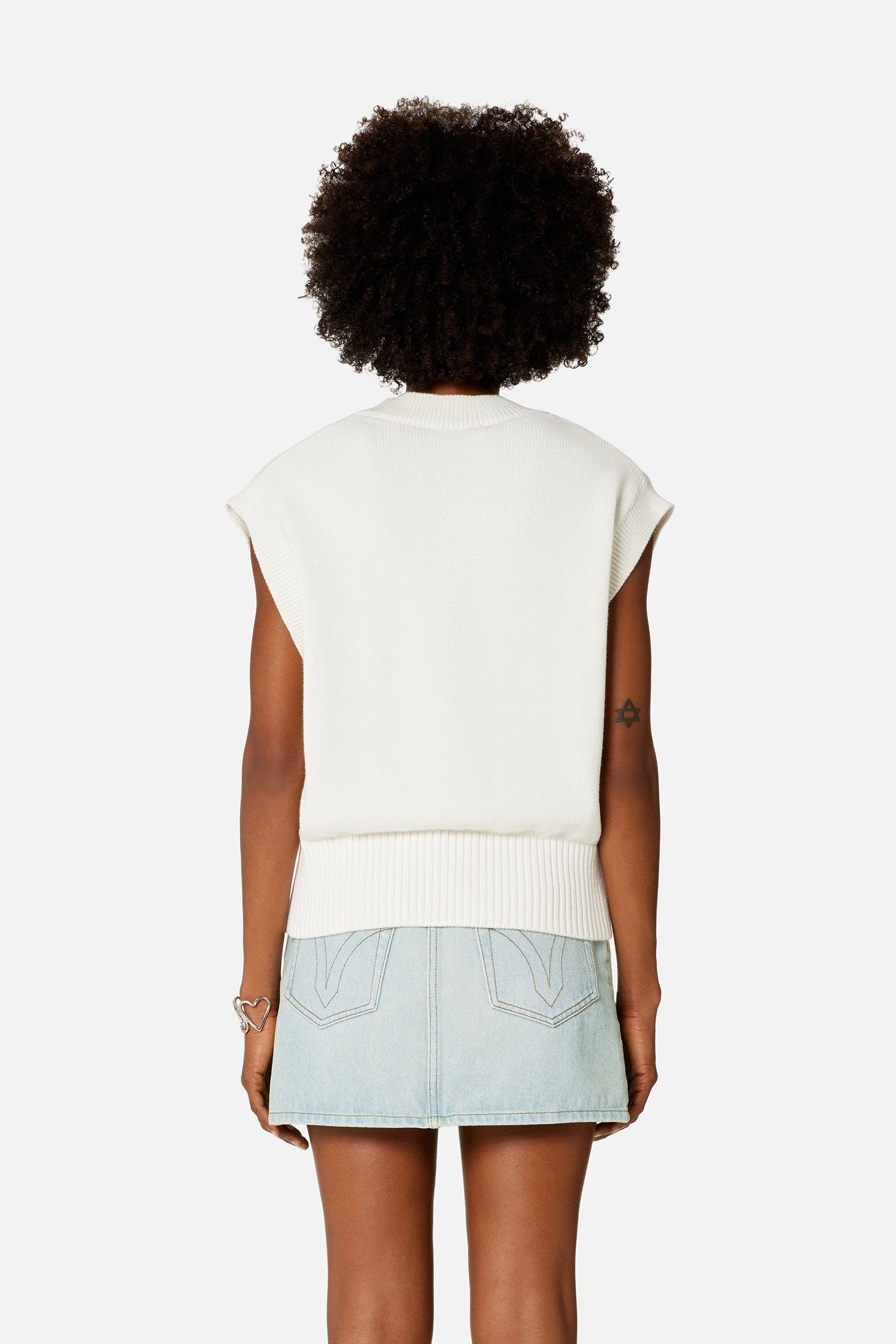 Pull Ami de Cœur sans manches à col V en maille - Natural White & Red