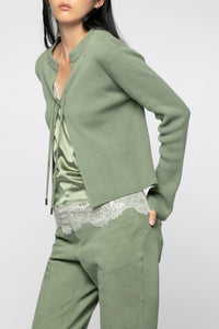 11 QTY RELIQUAT ST 7% QTY VENDU 1/15 GILET CACHEMIRE AVEC LACAGE