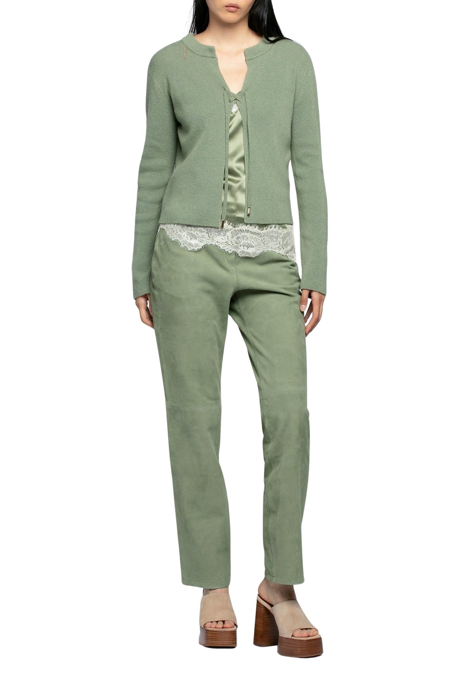 11 QTY RELIQUAT ST 7% QTY VENDU 1/15 GILET CACHEMIRE AVEC LACAGE