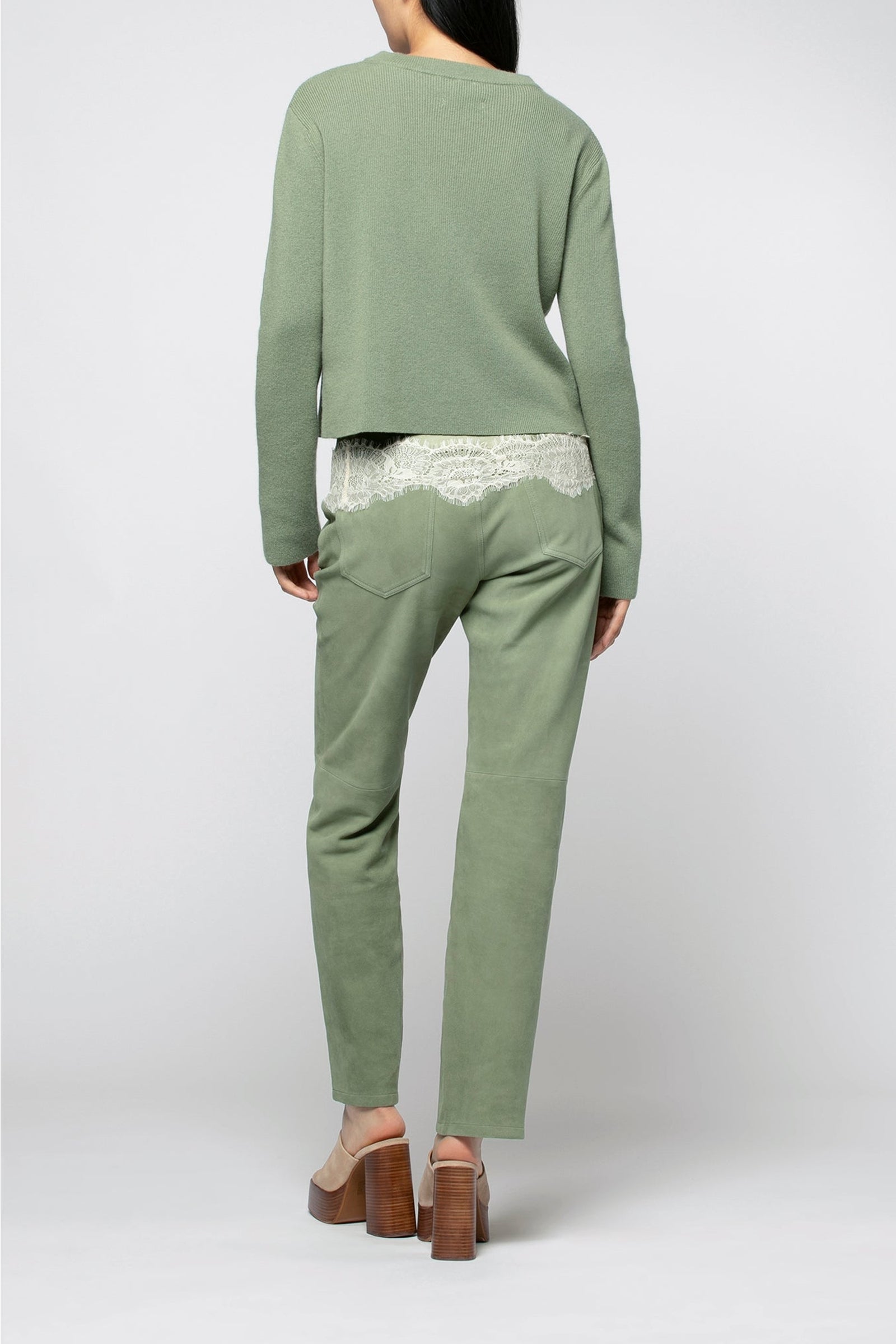 11 QTY RELIQUAT ST 7% QTY VENDU 1/15 GILET CACHEMIRE AVEC LACAGE