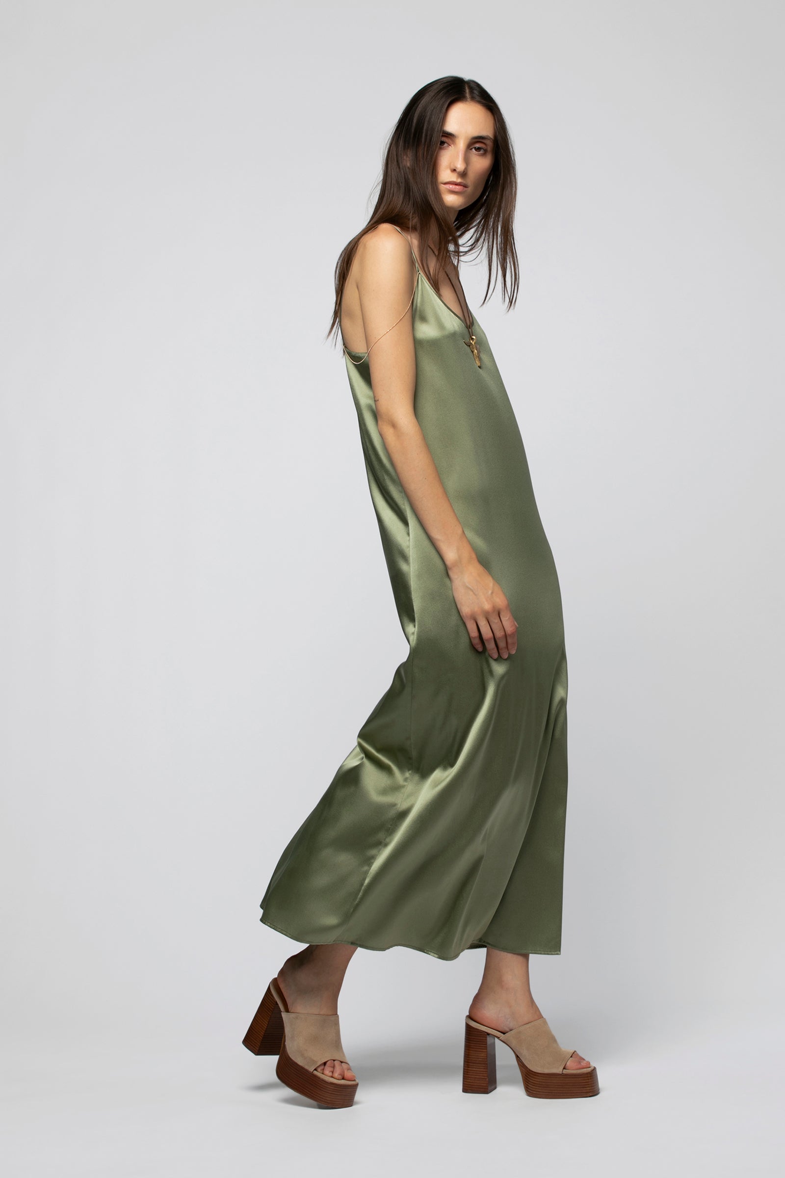 1 QTY RELIQUAT ST 33% QTY VENDU 1/3 ROBE LONGUE EN SOIE