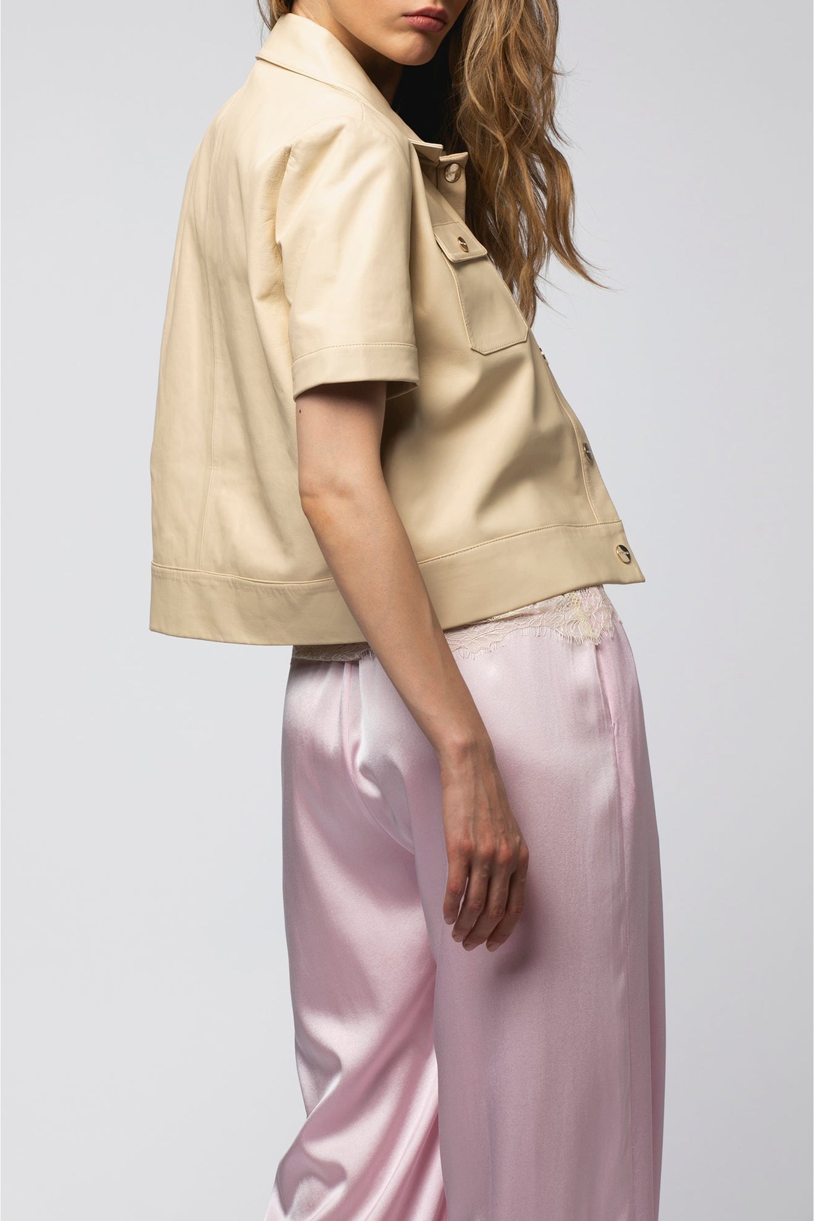 1 QTY RELIQUAT ST 50% QTY VENDU 1/2 VESTE EN CUIR MANCHES COURTES