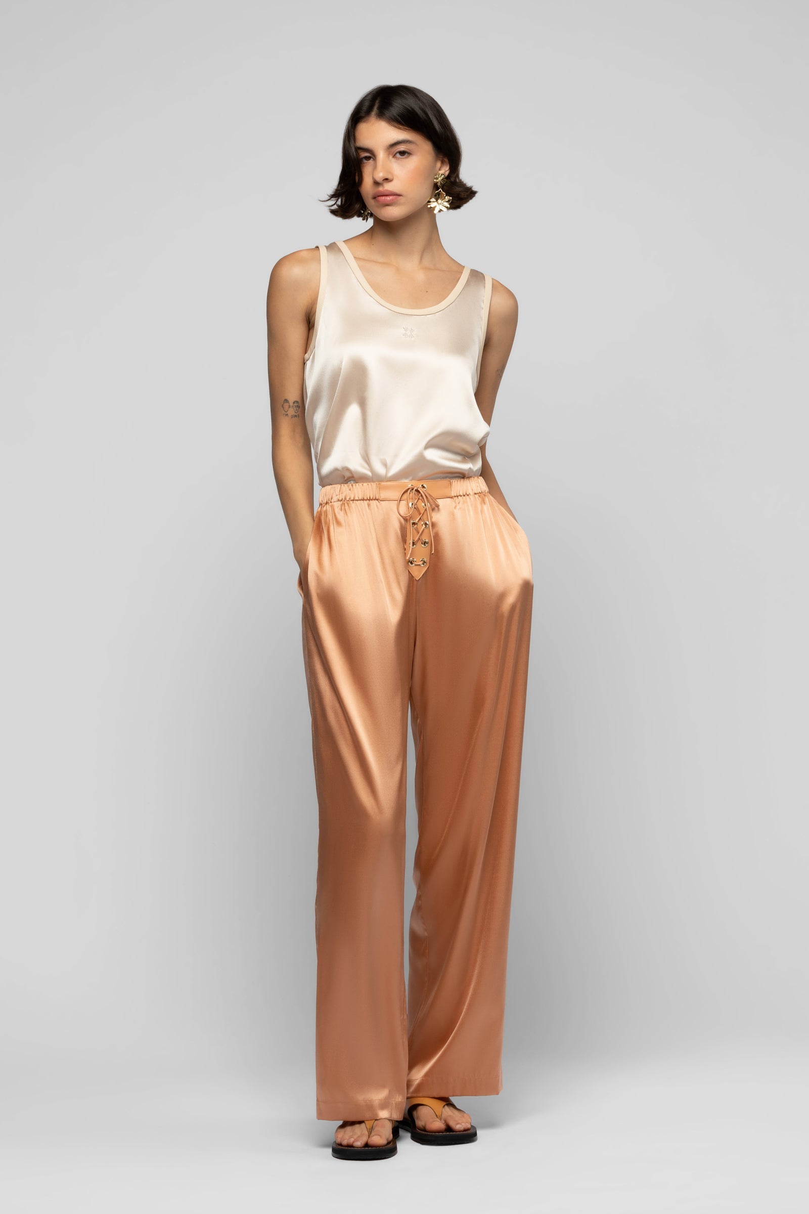 15 QTY NEW PANTALON AVEC CEINTURE EN CUIR