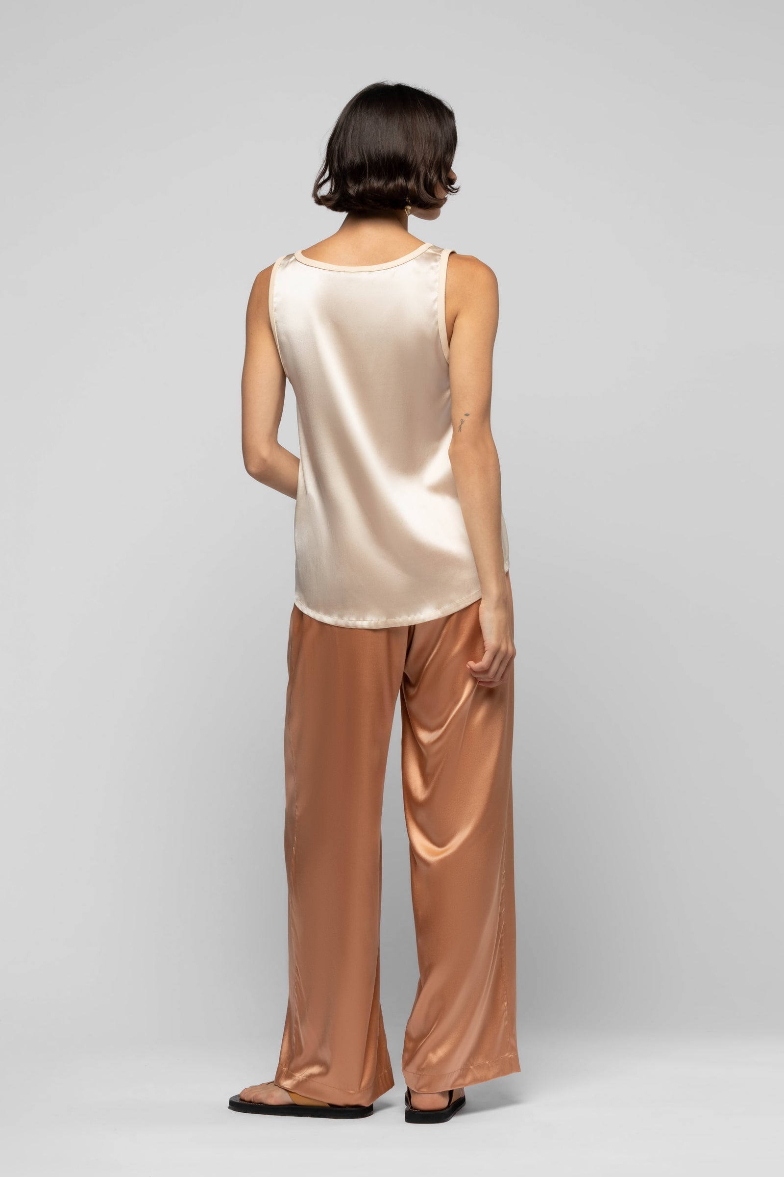 15 QTY NEW PANTALON AVEC CEINTURE EN CUIR