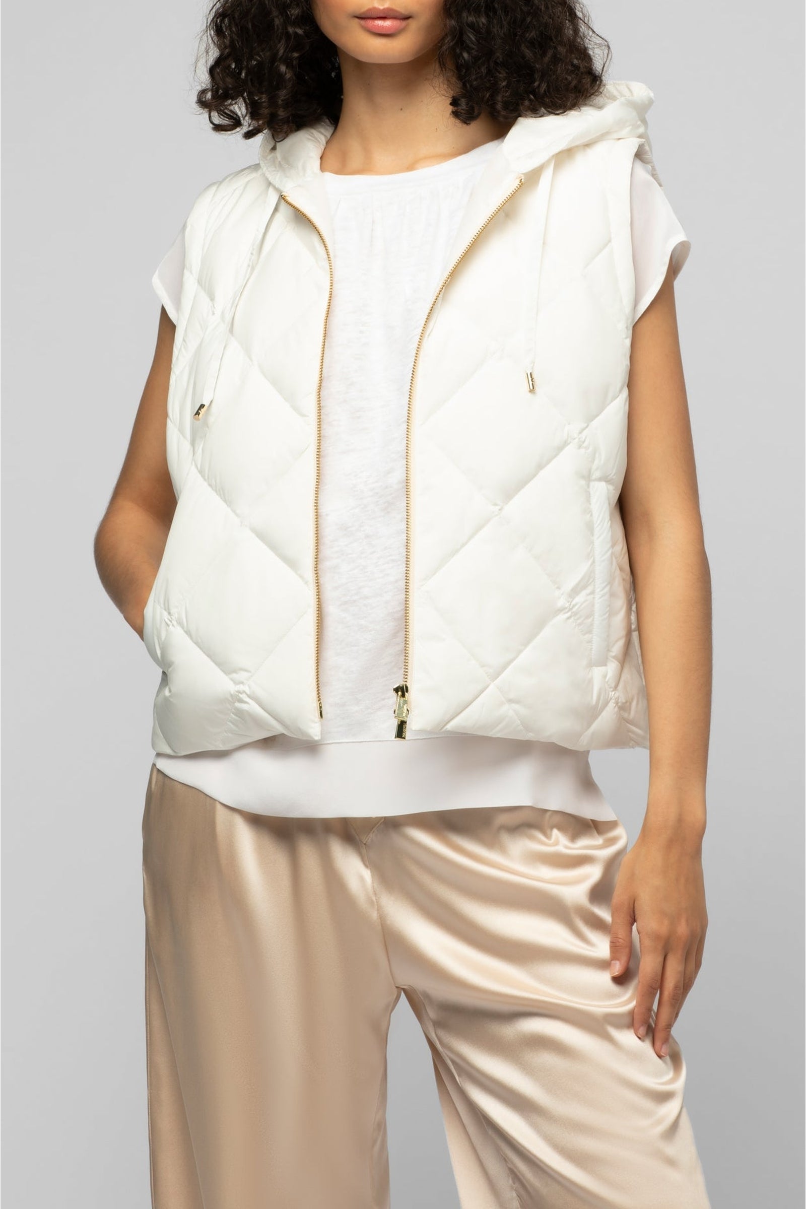 Damelis short sleeveless down jacket - White