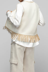 13 QTY NEW GILET AVEC DETAILS EN SUEDE