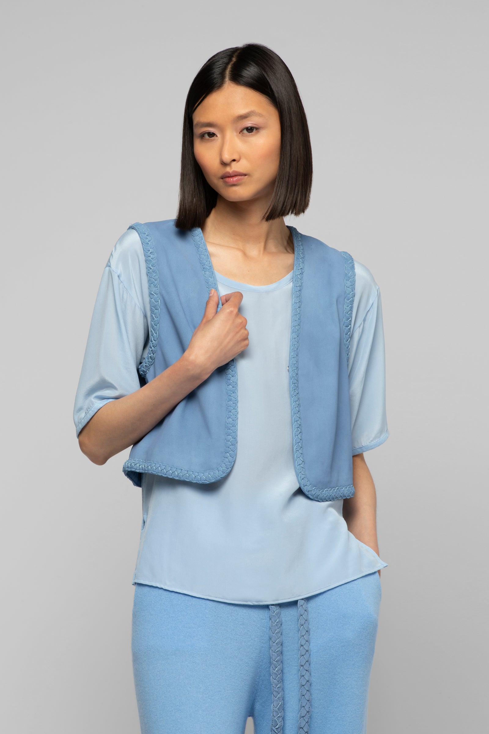 1 QTY NEW GILET SM DETAIL TRESSE