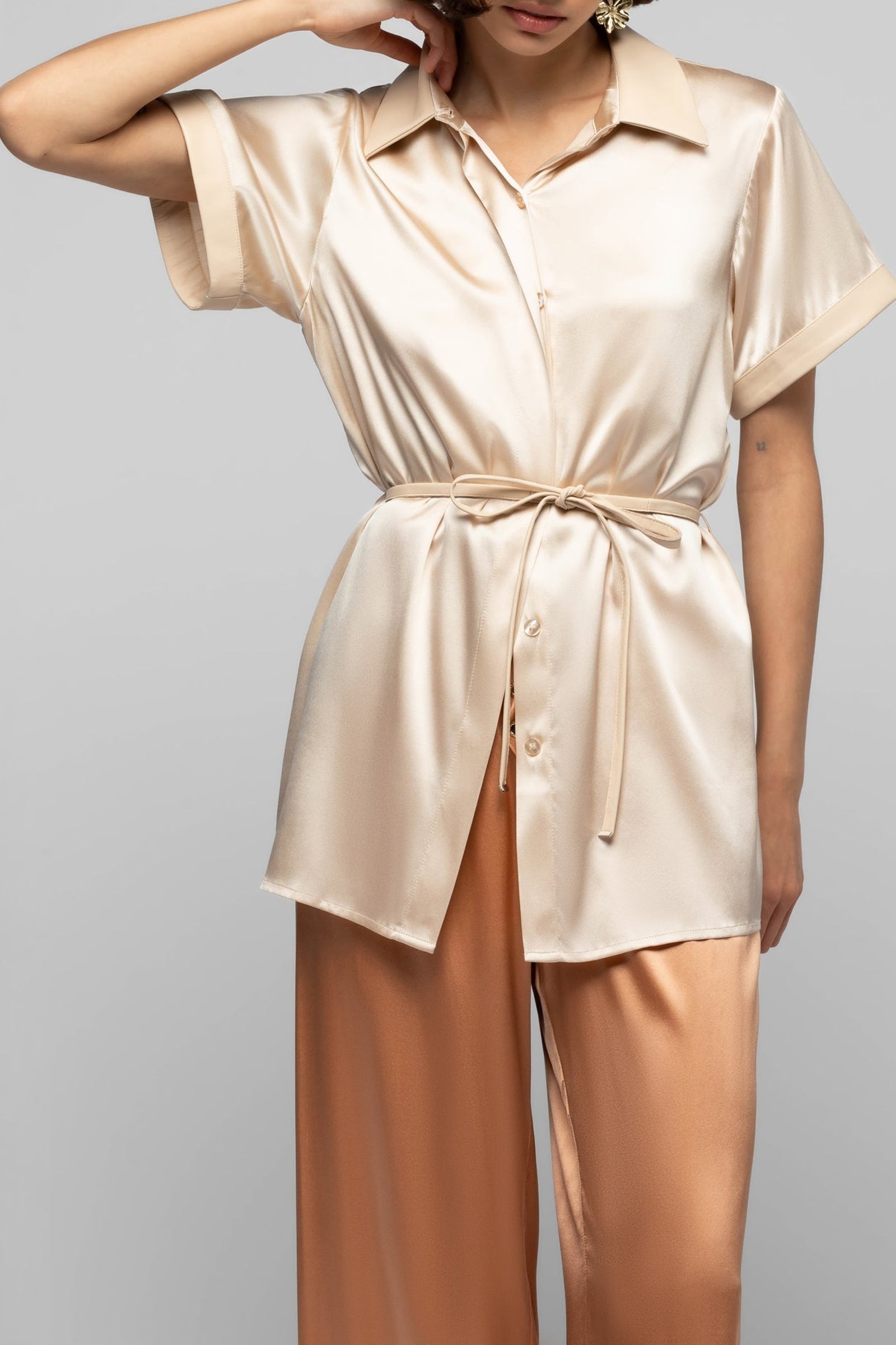 Langelika loose-fitting silk shirt with belt - Beige