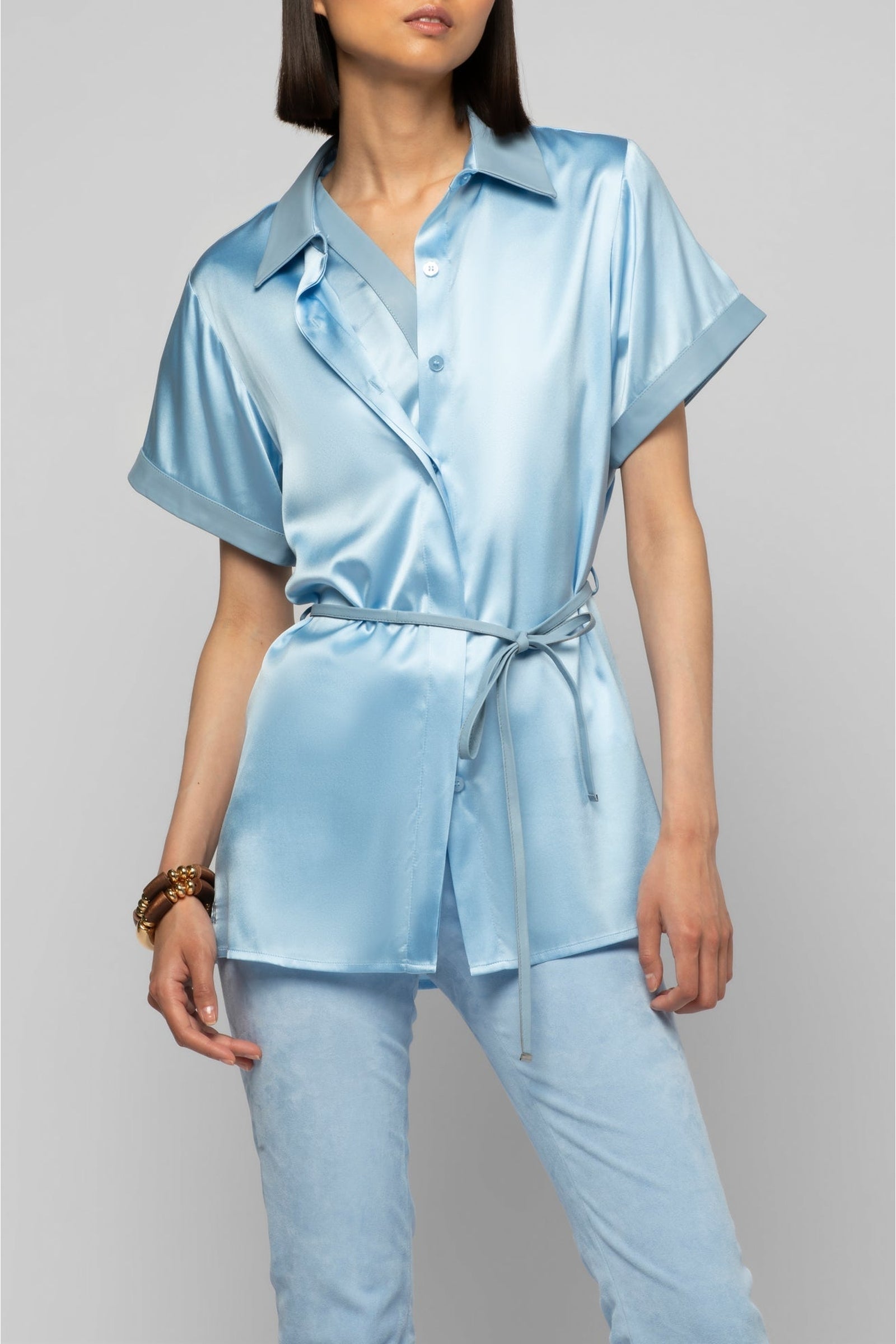 10 QTY NEW CHEMISE SM AVEC DETAIL EN CUIR