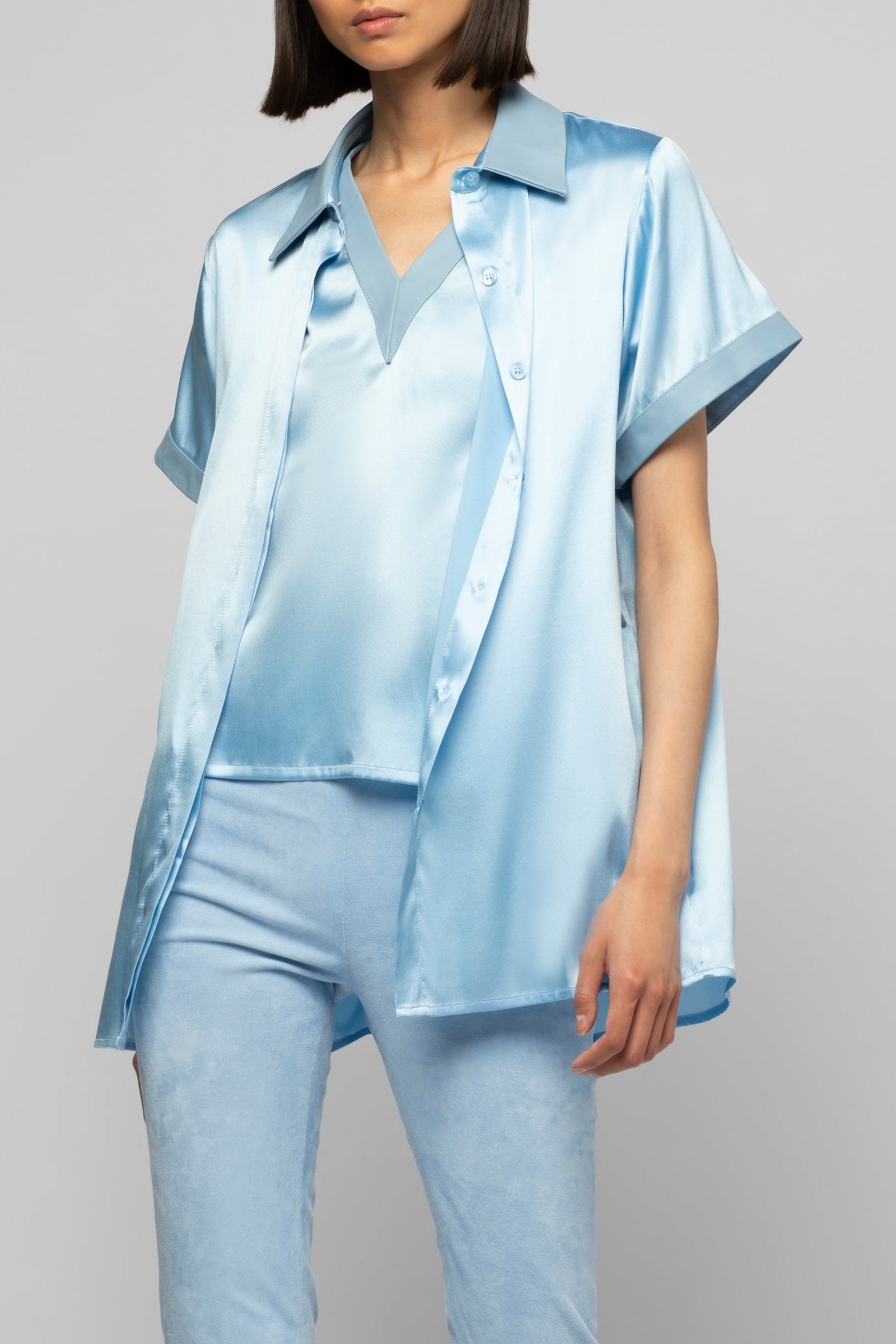 10 QTY NEW CHEMISE SM AVEC DETAIL EN CUIR