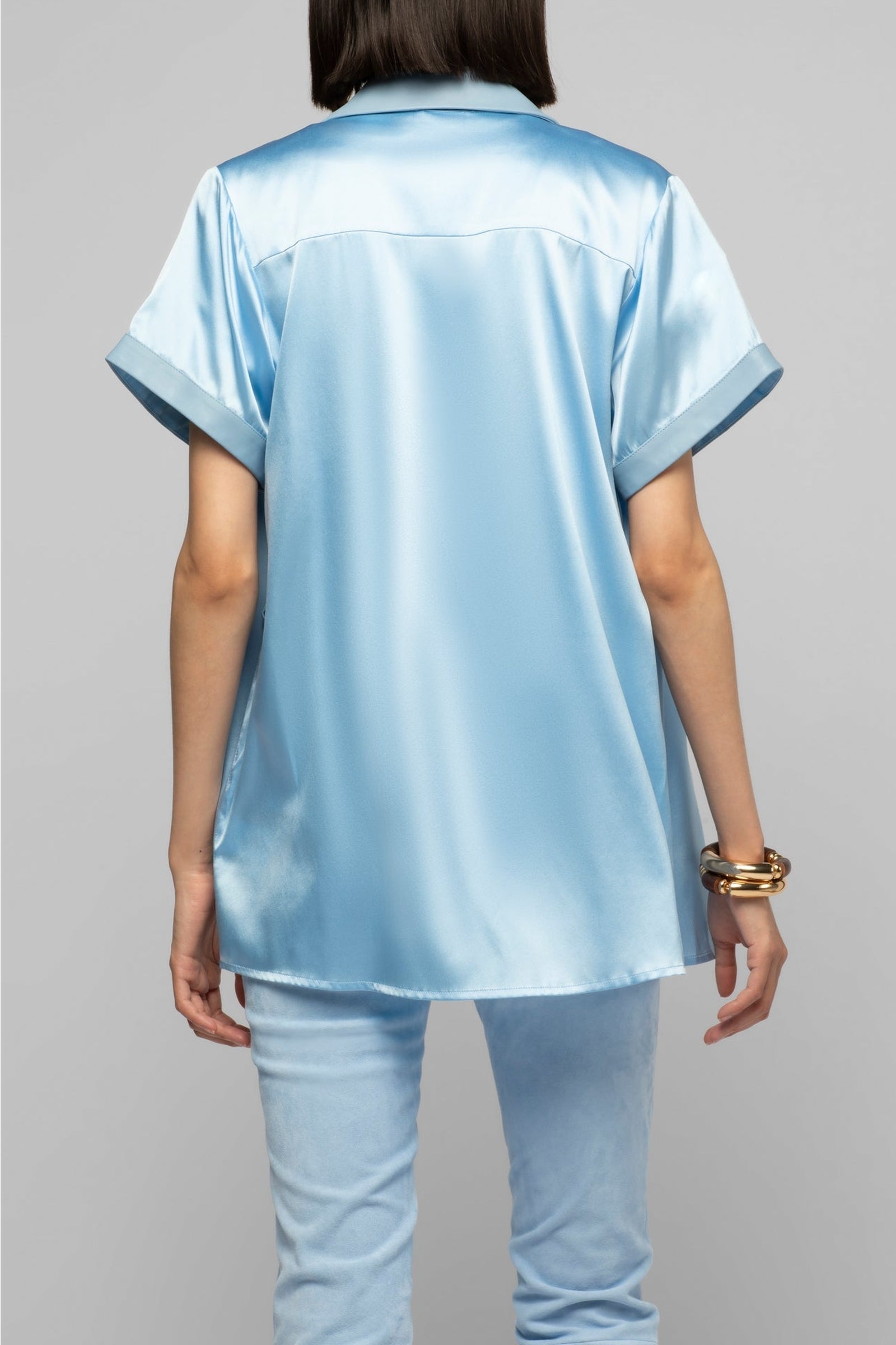 10 QTY NEW CHEMISE SM AVEC DETAIL EN CUIR