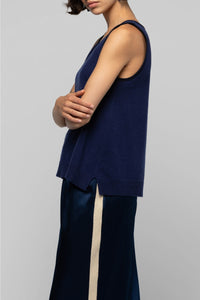 12 QTY NEW DEBARDEUR AVEC DETAIL EN SUEDE