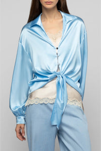 Blouse Taeva en soie avec pans à nouer à la taille  - Ciel